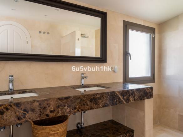 Villa for sale in Fuengirola
