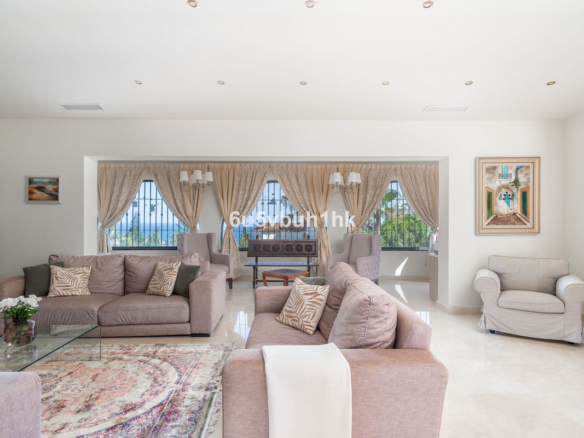 Villa for sale in Fuengirola