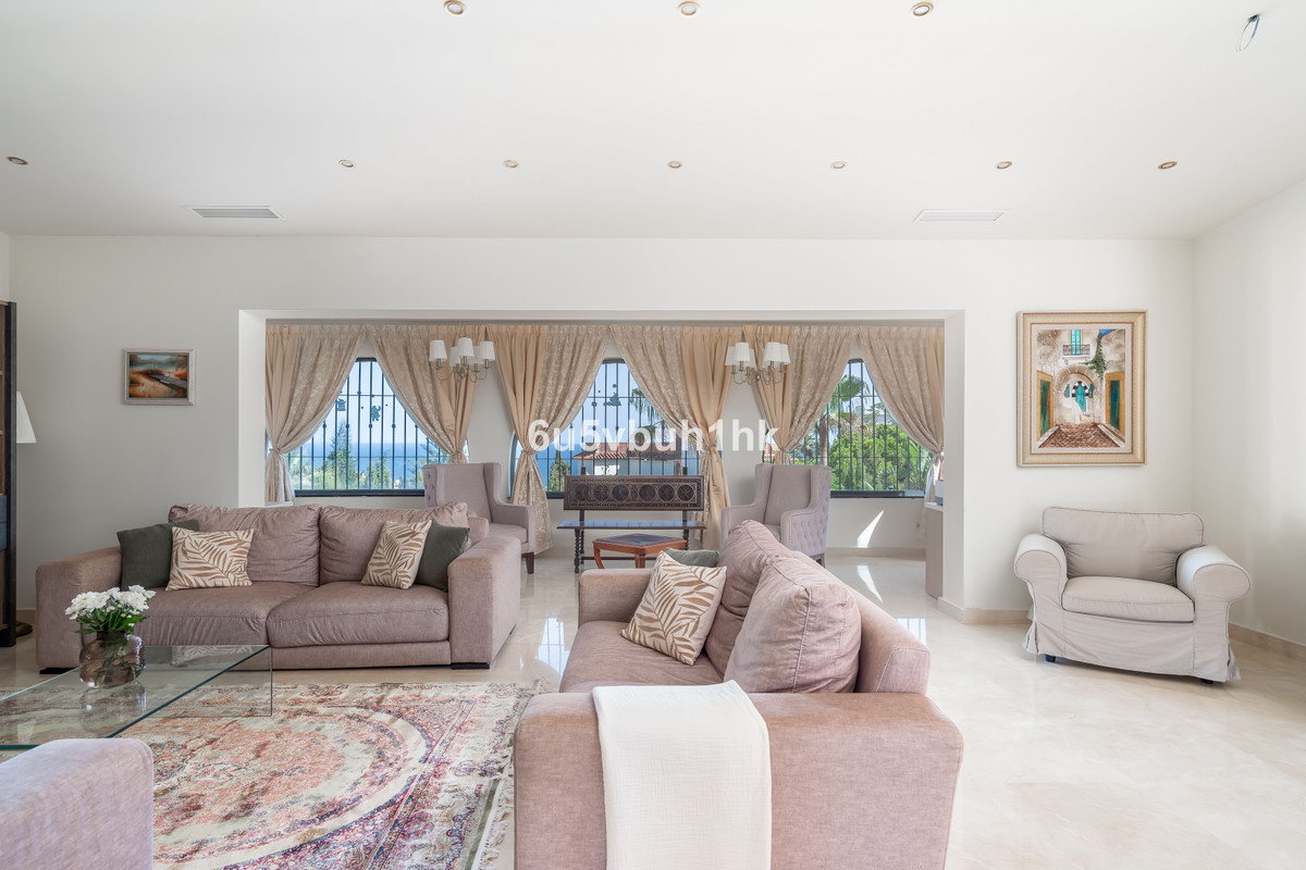Villa for sale in Fuengirola