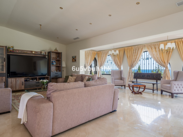 Villa for sale in Fuengirola