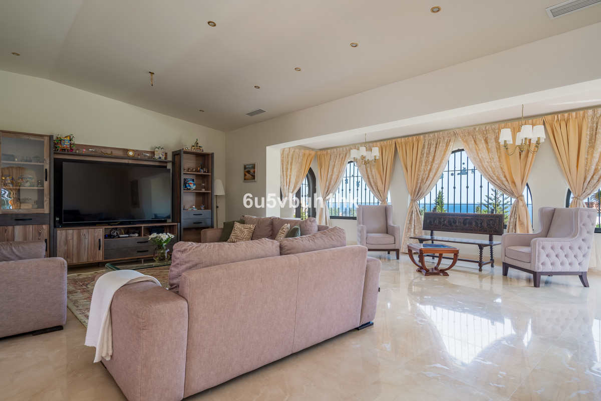 Villa for sale in Fuengirola