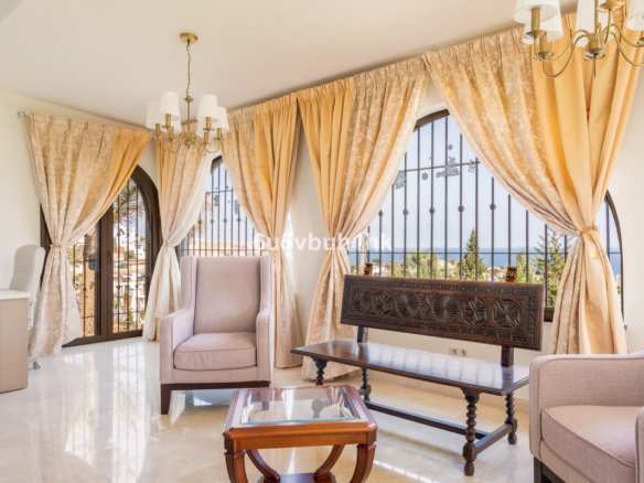 Villa for sale in Fuengirola