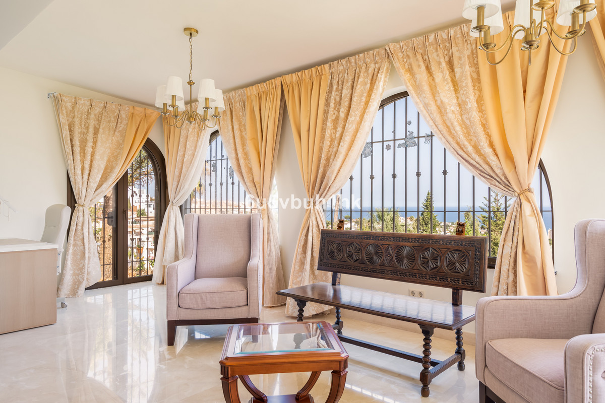 Villa for sale in Fuengirola