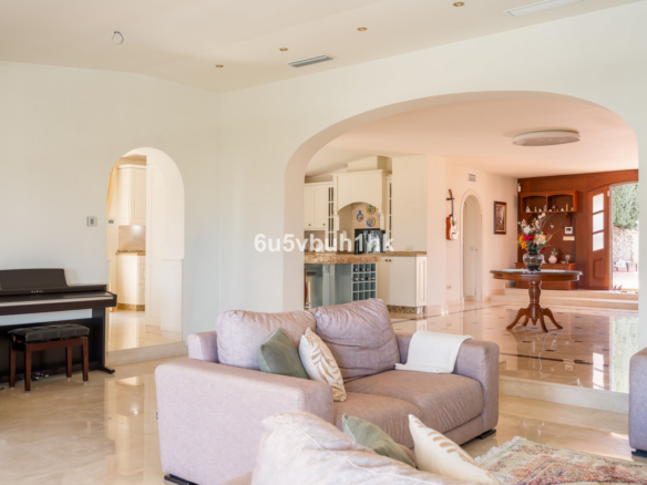 Villa for sale in Fuengirola