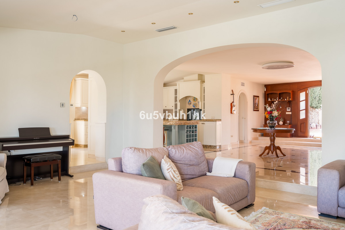Villa for sale in Fuengirola
