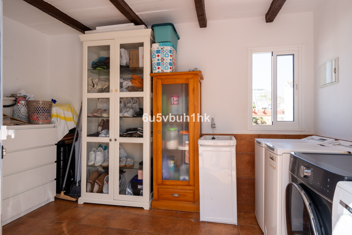 Villa for sale in Fuengirola