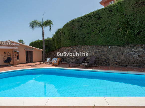 Villa for sale in Fuengirola