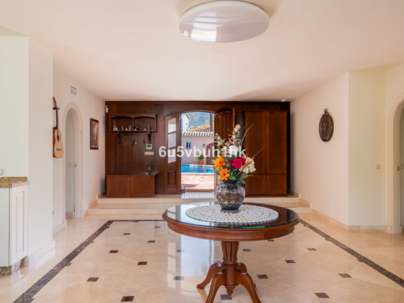 Villa for sale in Fuengirola