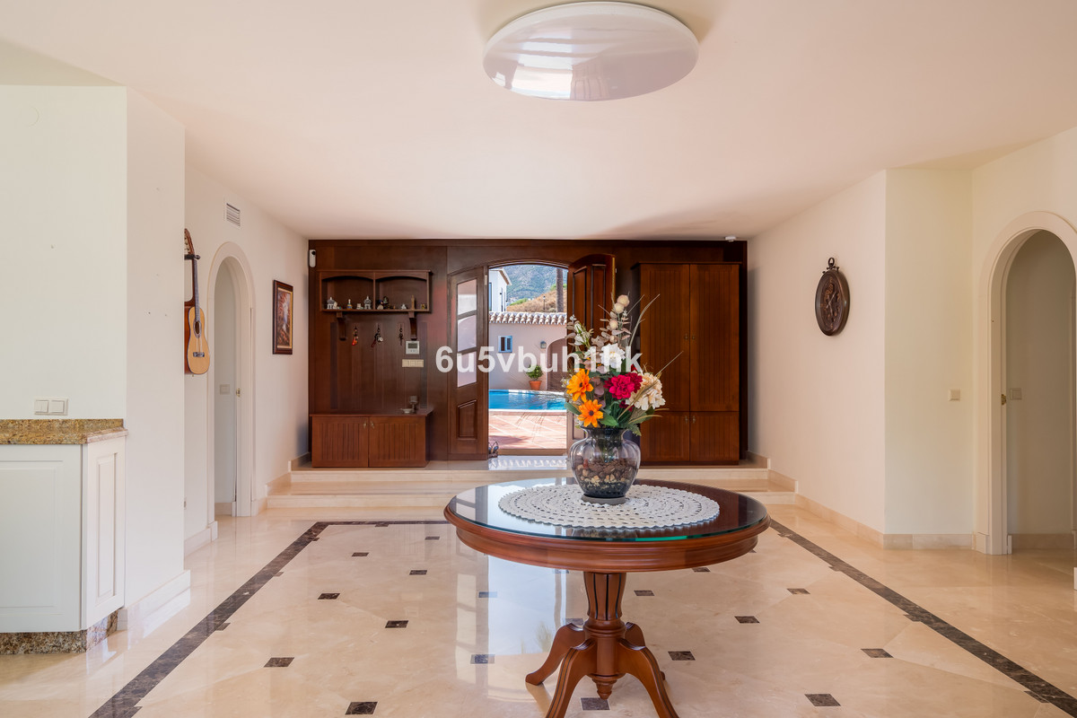 Villa for sale in Fuengirola