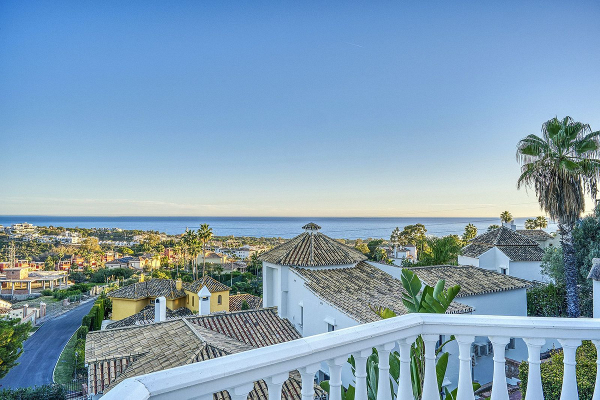 Villa-in-Marbella-Ref-R5226580 Villa for sale in Marbella