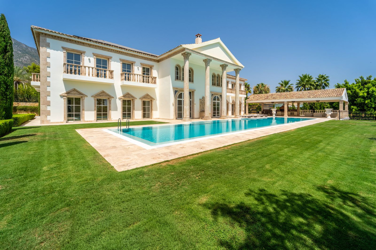 Villa for sale in Marbella