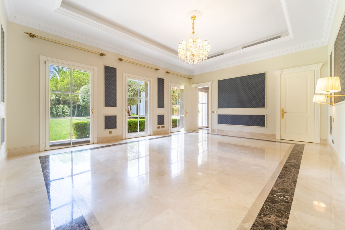 Villa for sale in Marbella