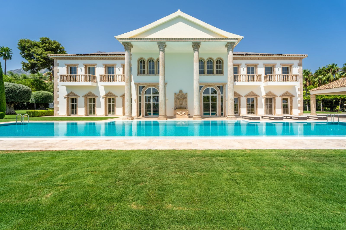 Villa for sale in Marbella