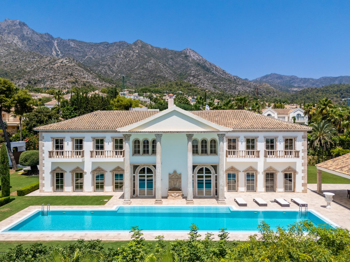 Villa-in-Marbella-Ref-R5452243 Villa for sale in Marbella