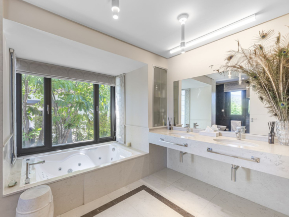Villa for sale in Marbella