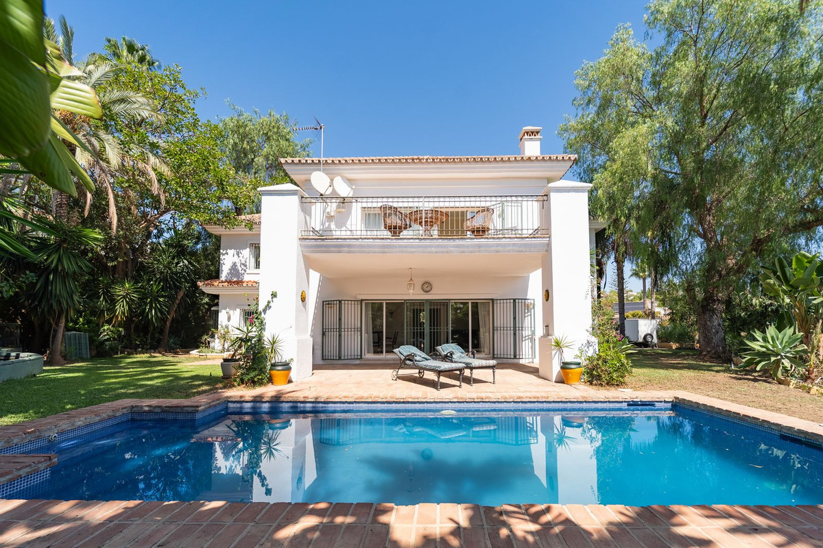 Villa-in-Marbella-Ref-R5491279 Villa for sale in Marbella