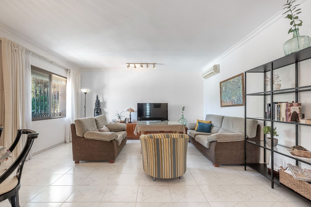 Villa for sale in Mijas