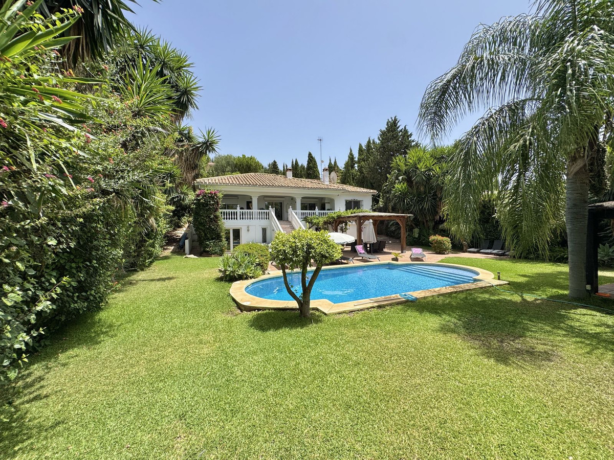 Villa for sale in Mijas