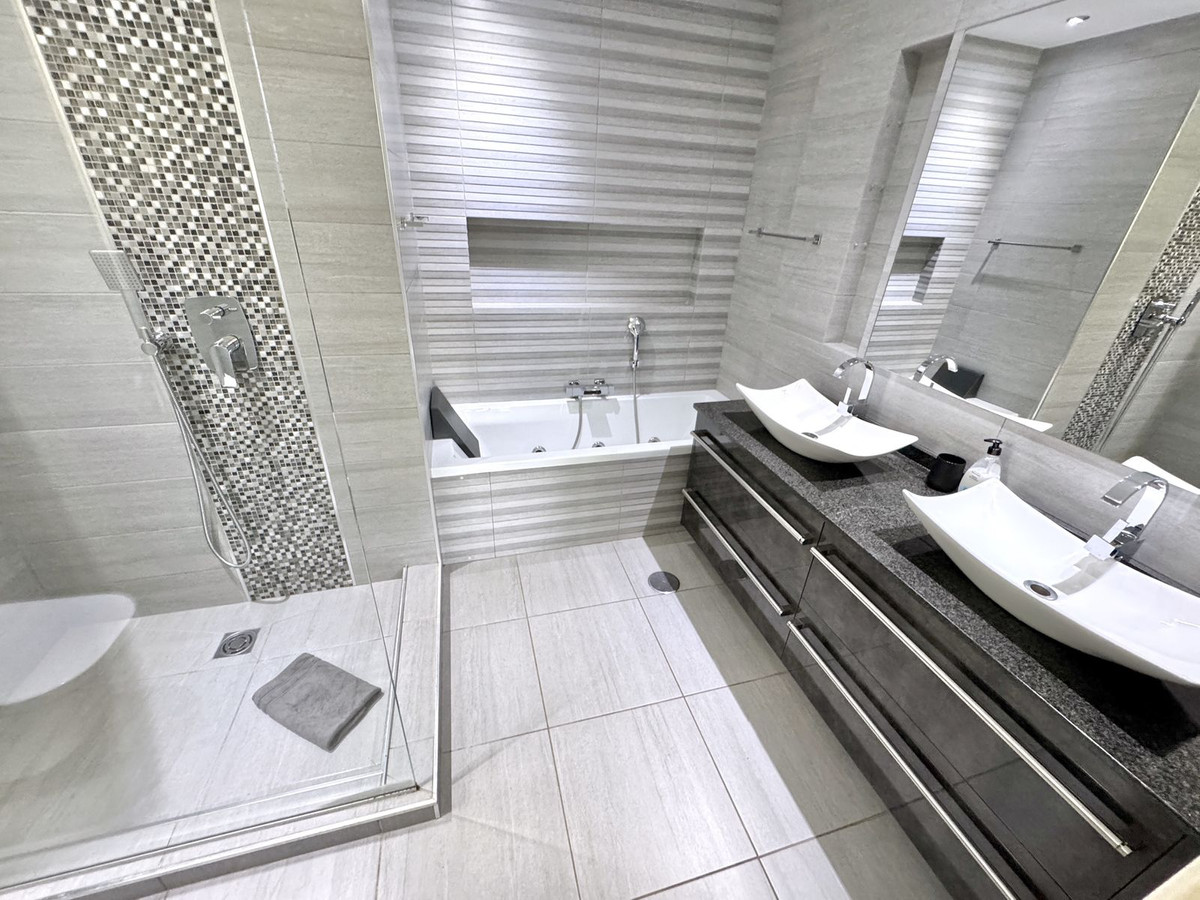 Villa for sale in Mijas