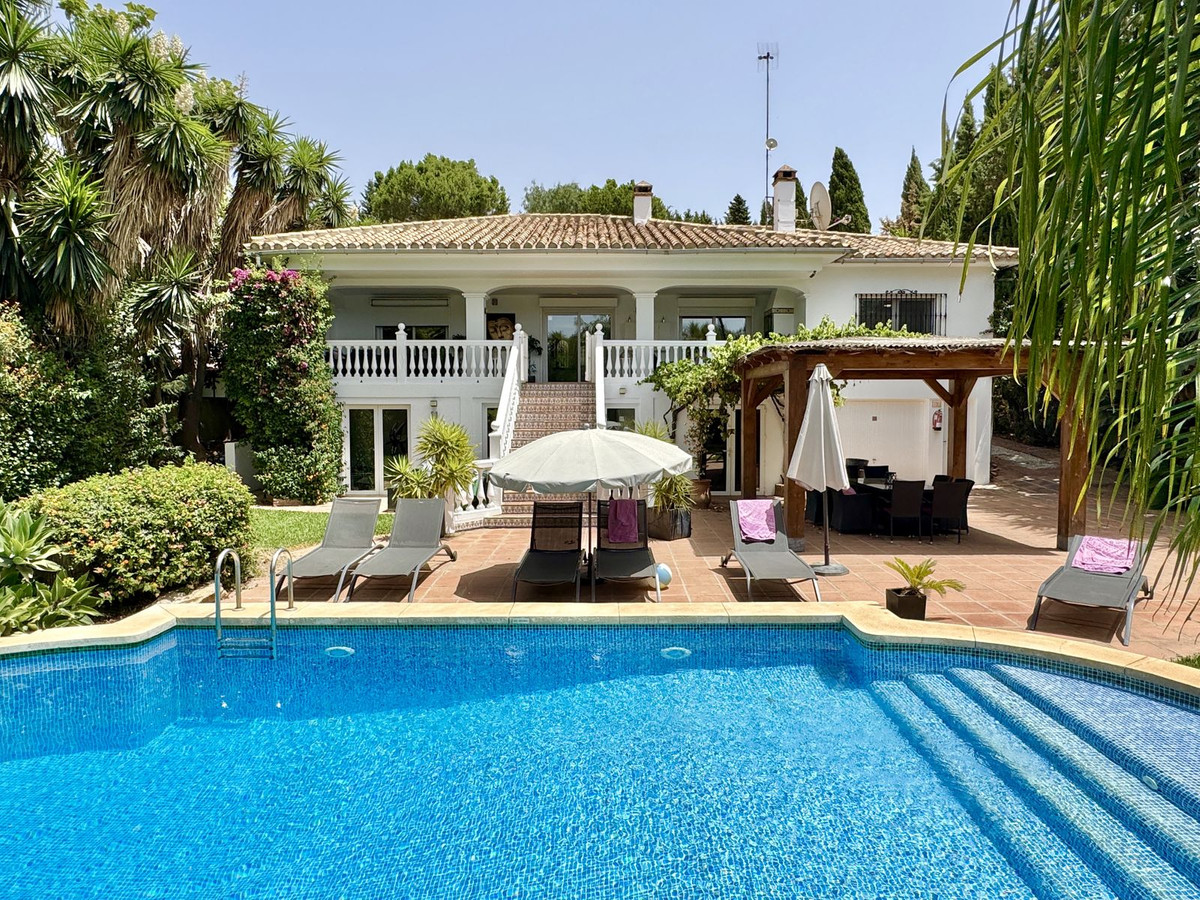 Villa for sale in Mijas
