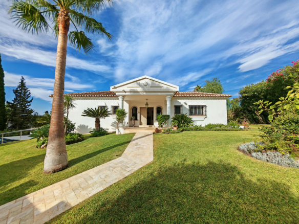 Villa for sale in Mijas