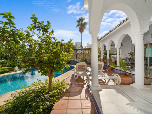 Villa for sale in Mijas