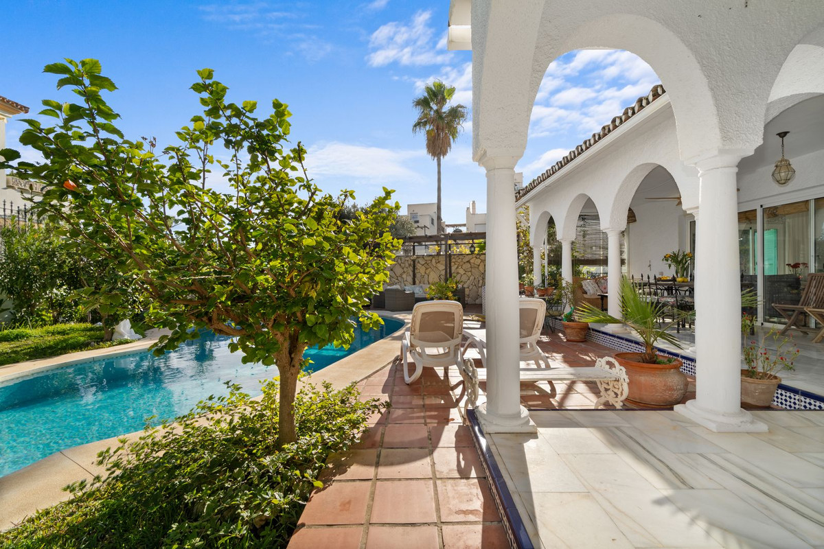 Villa for sale in Mijas