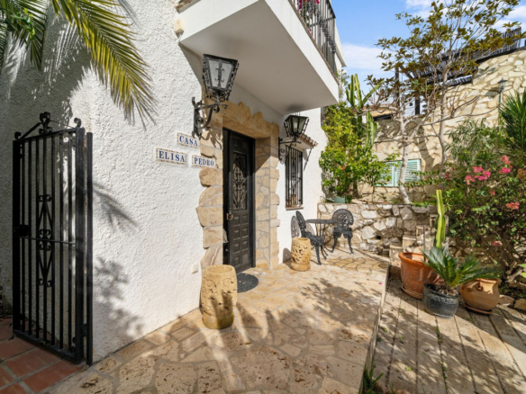 Villa for sale in Mijas