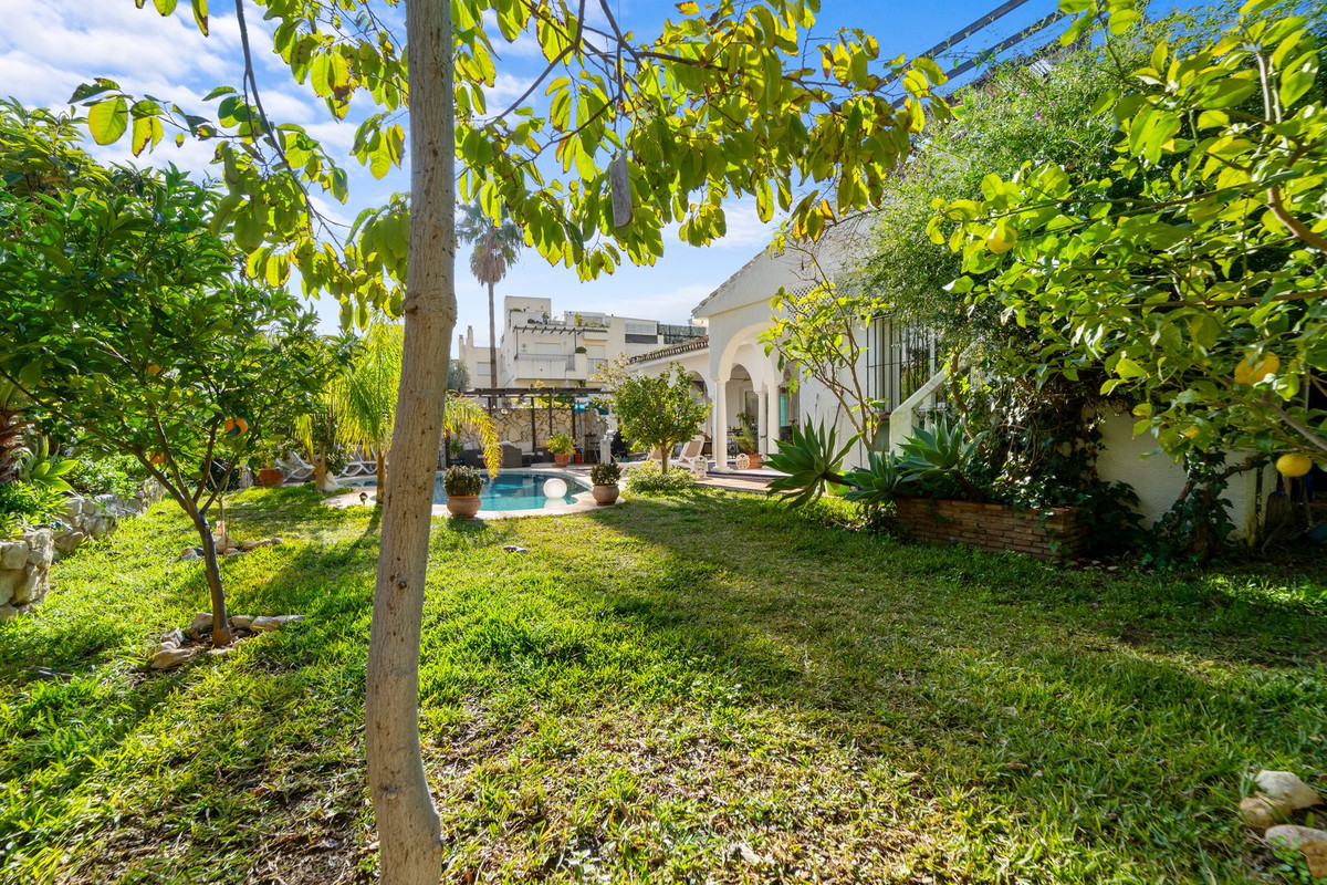 Villa for sale in Mijas