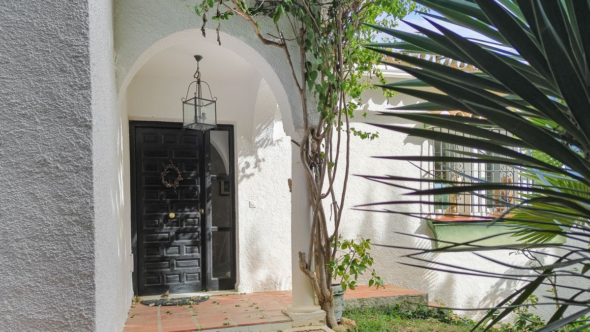 Villa for sale in Mijas