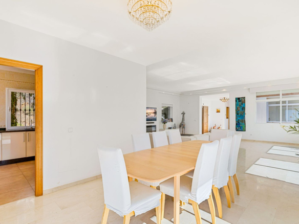 Villa for sale in Mijas