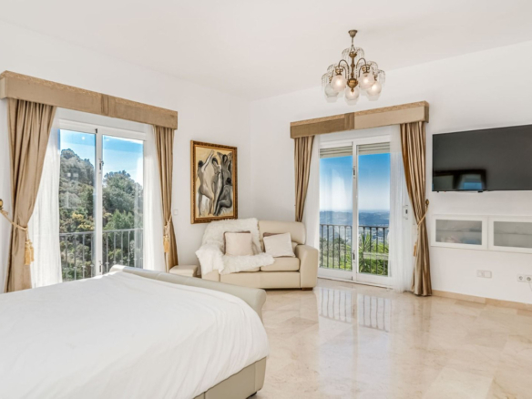 Villa for sale in Mijas