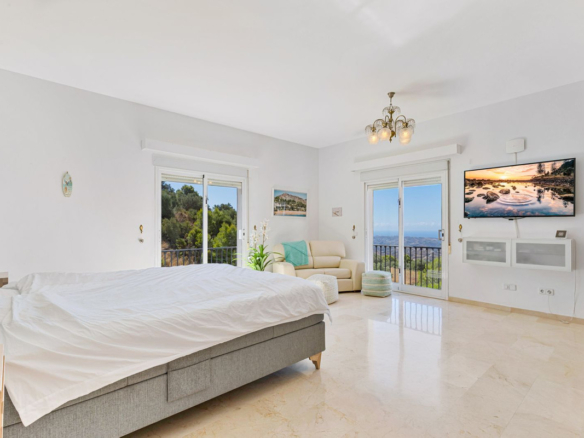 Villa for sale in Mijas