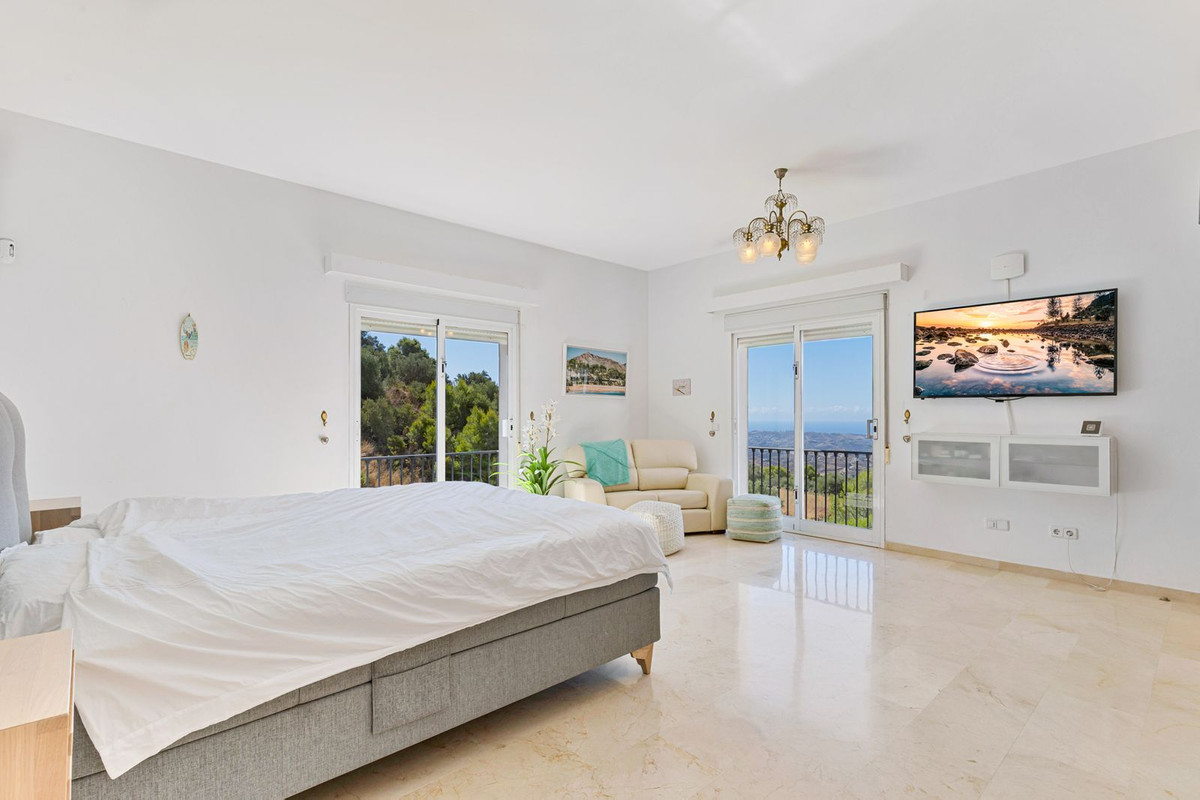 Villa for sale in Mijas