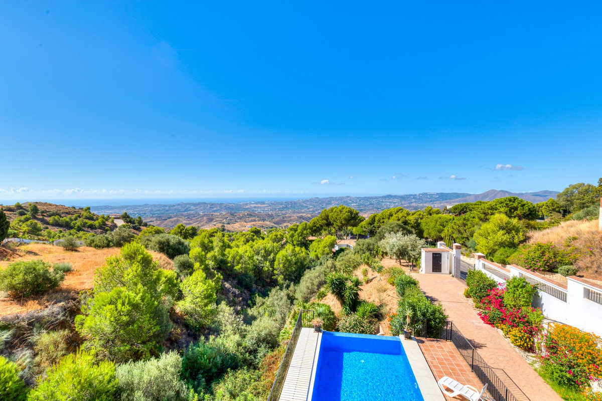 Villa for sale in Mijas