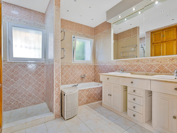 Villa for sale in Mijas