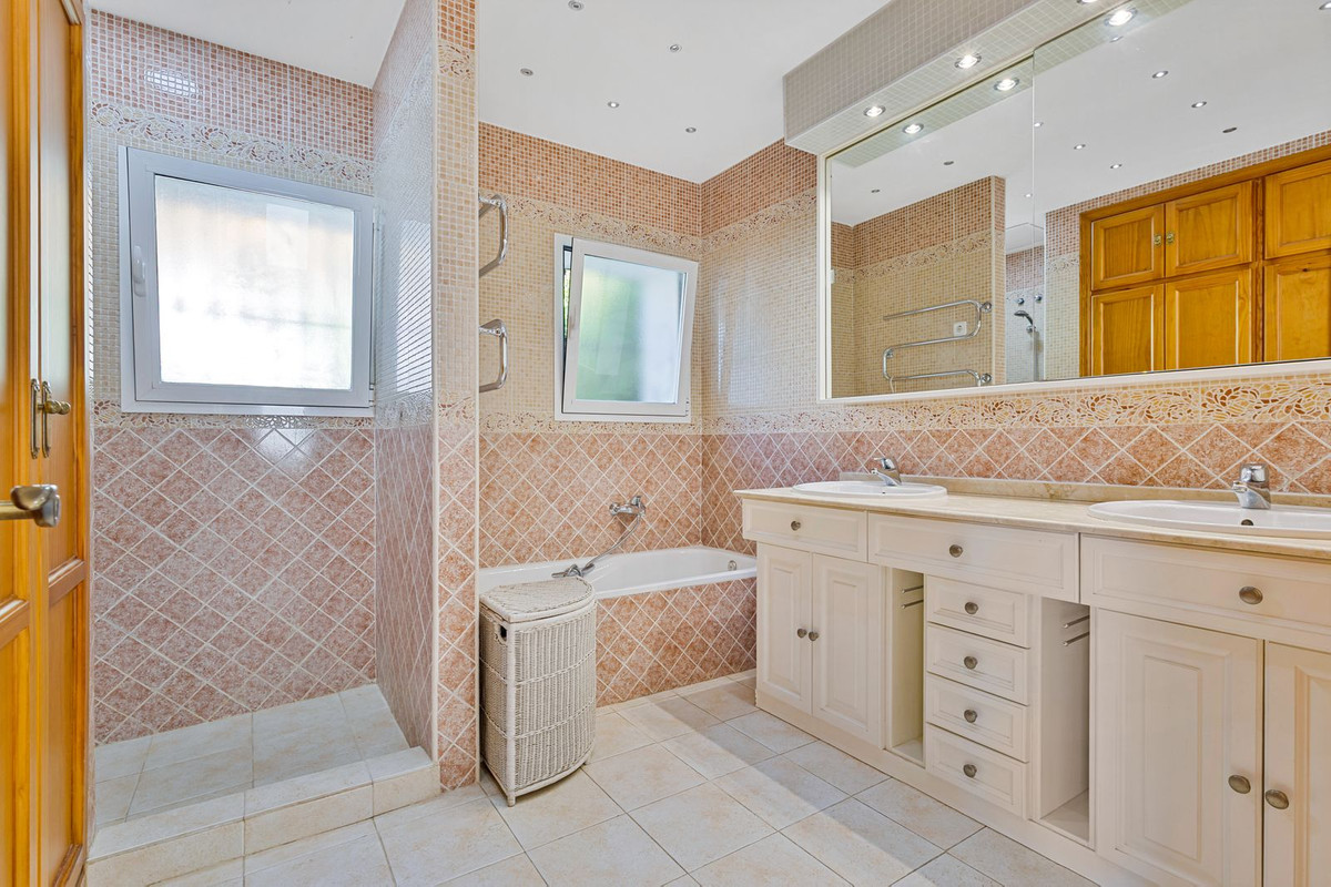 Villa for sale in Mijas