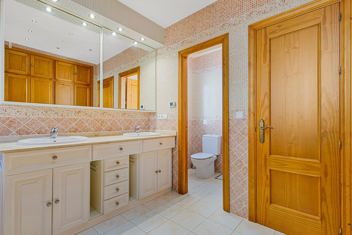 Villa for sale in Mijas