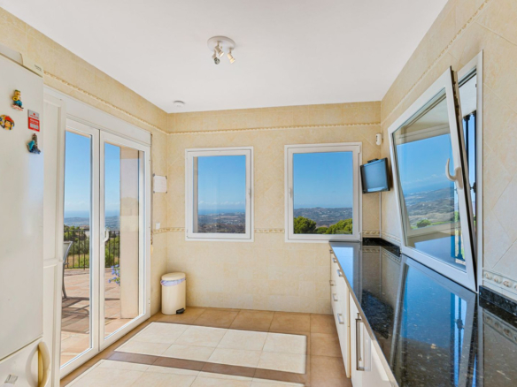 Villa for sale in Mijas