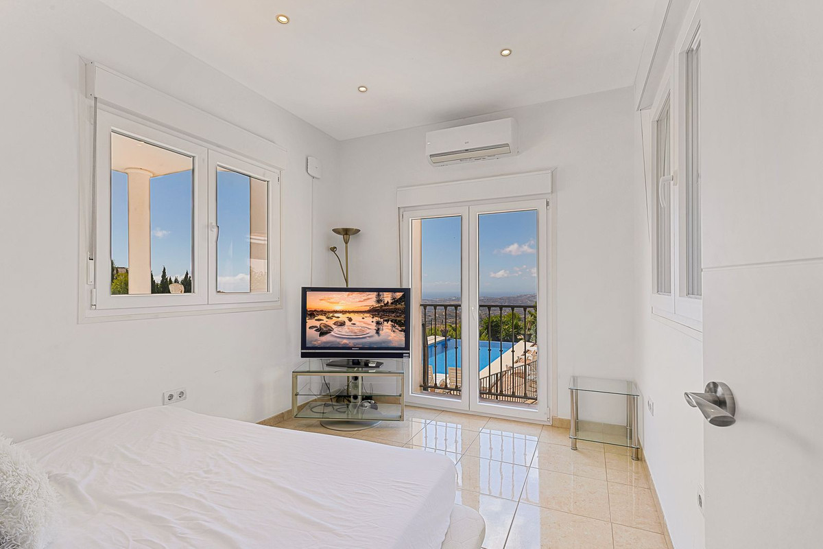 Villa for sale in Mijas