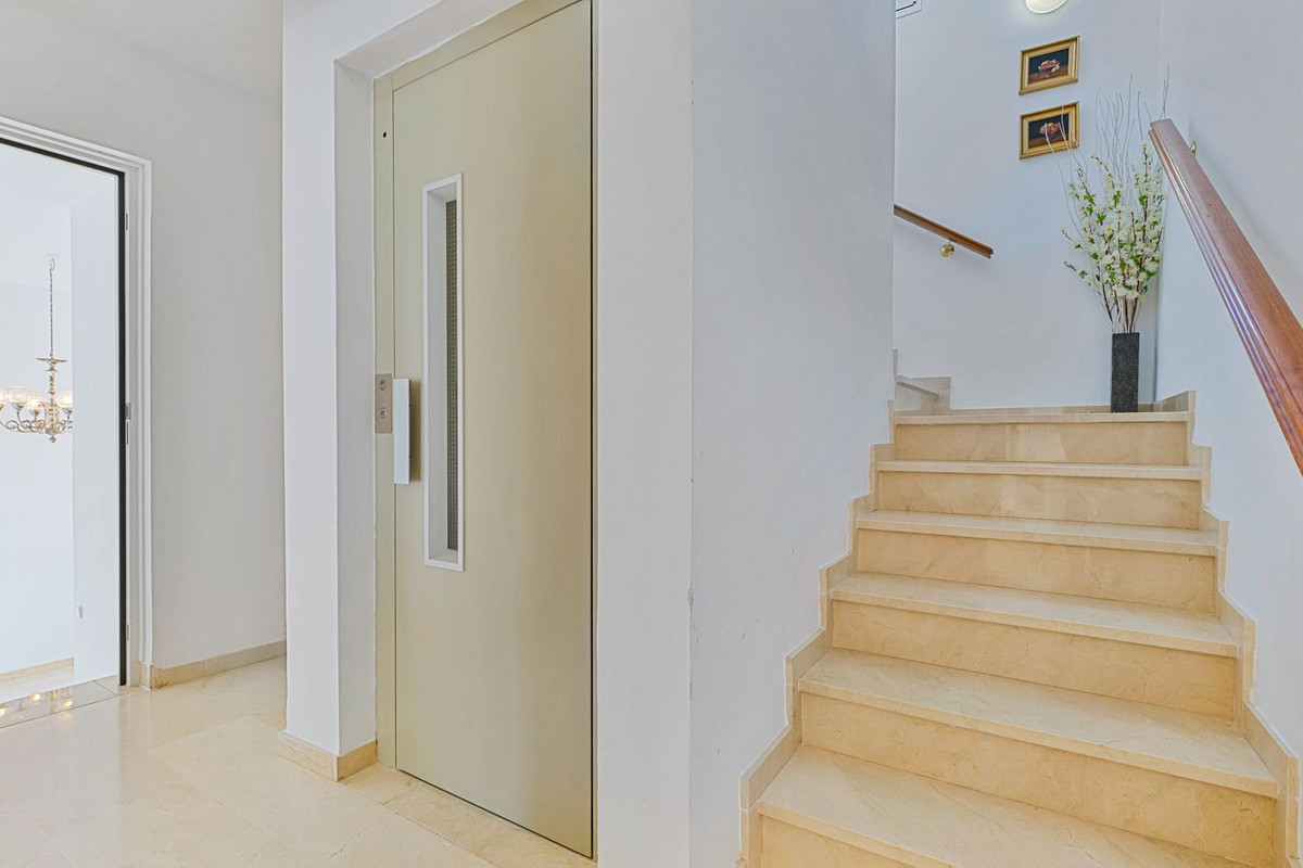 Villa for sale in Mijas