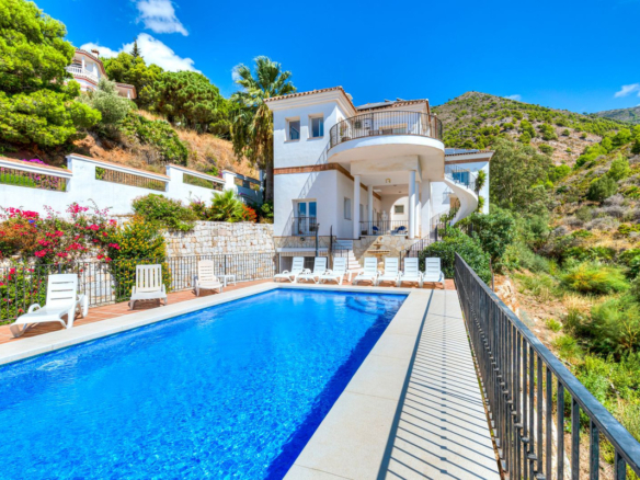 Villa for sale in Mijas