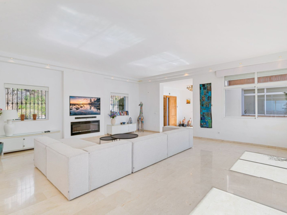 Villa for sale in Mijas
