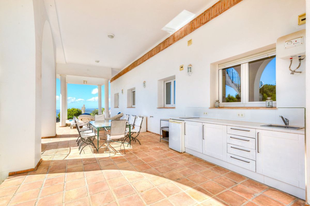 Villa for sale in Mijas
