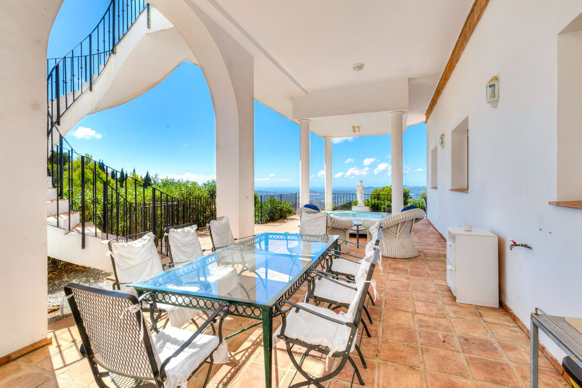Villa for sale in Mijas