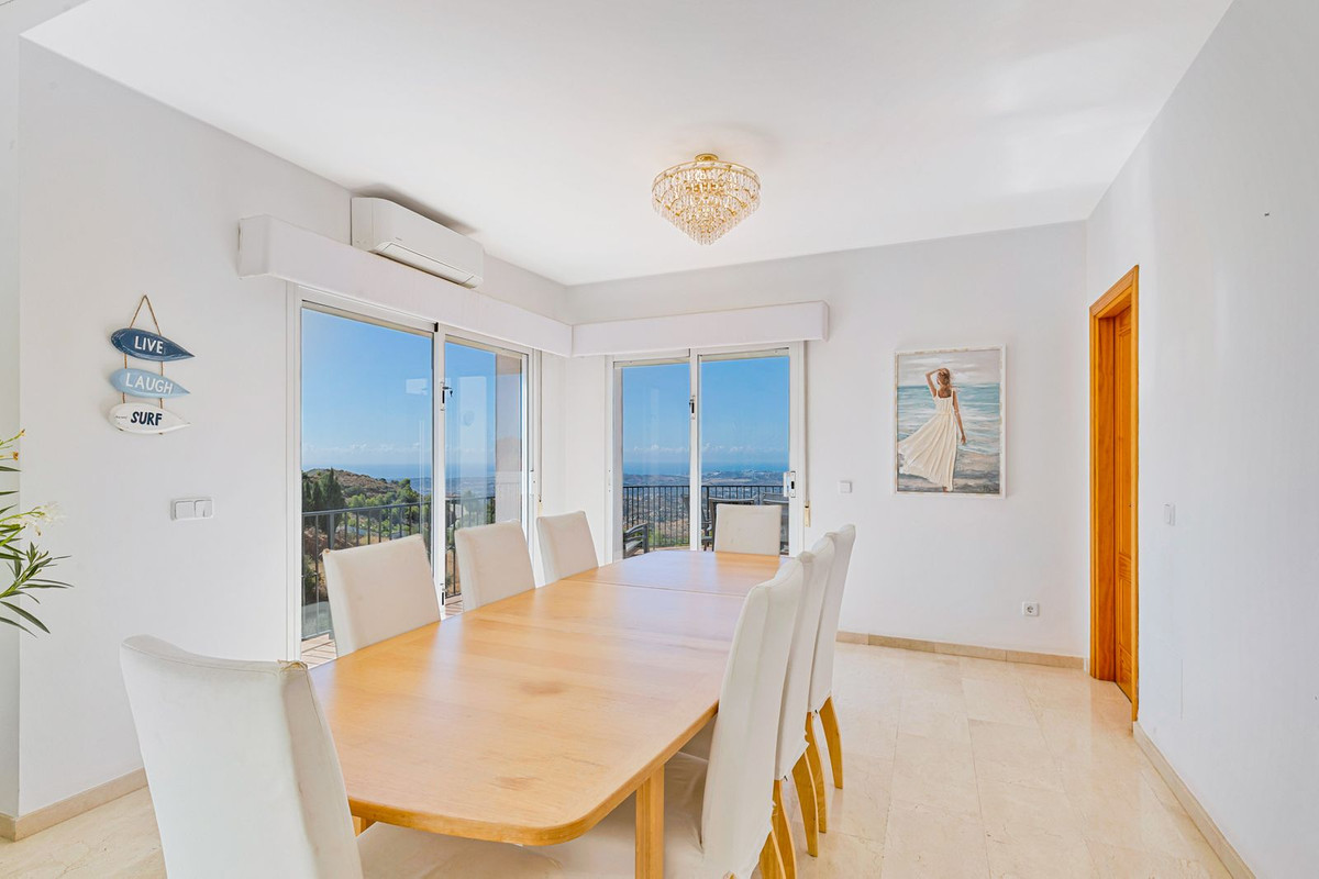 Villa for sale in Mijas