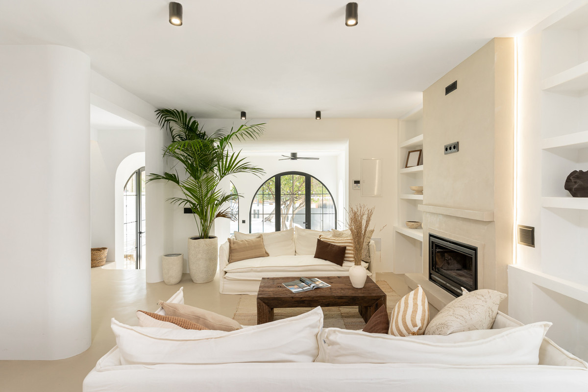 Villa for sale in Torremolinos