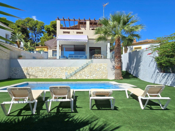 Villa for sale in Torremolinos