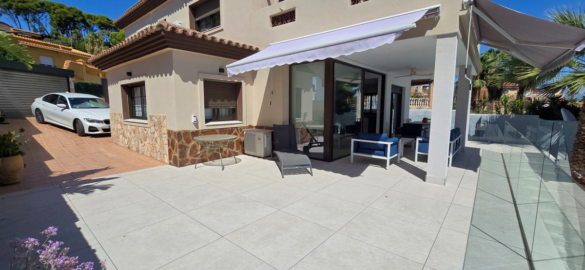 Villa for sale in Torremolinos