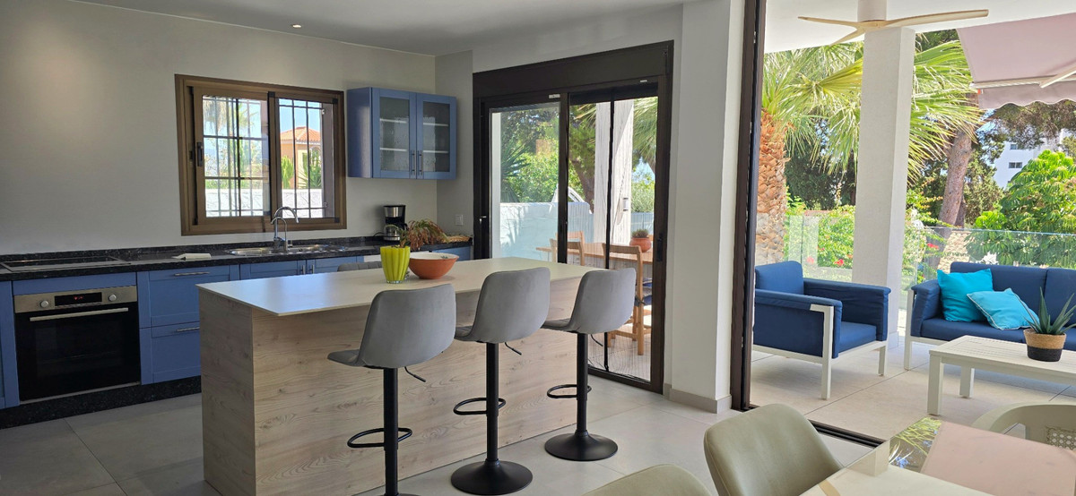 Villa for sale in Torremolinos
